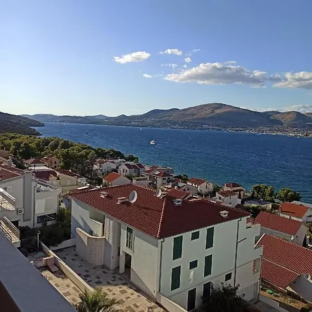 Penthouse Kvesic Apartmán